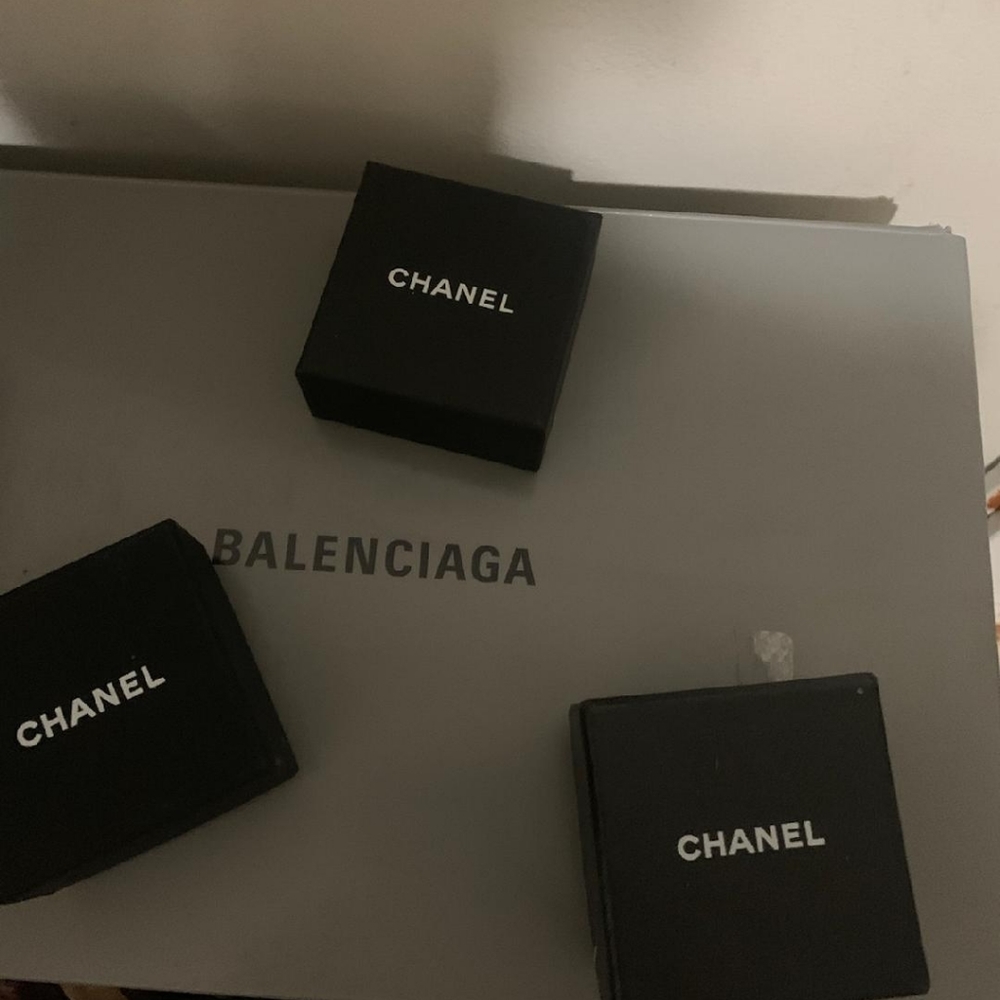 Ear ring box